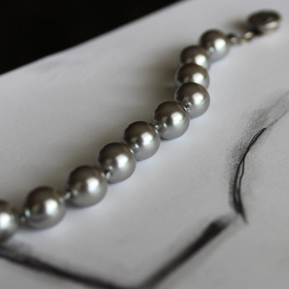 Etta Light Grey Pearl Necklace - Picture 2 of 3
